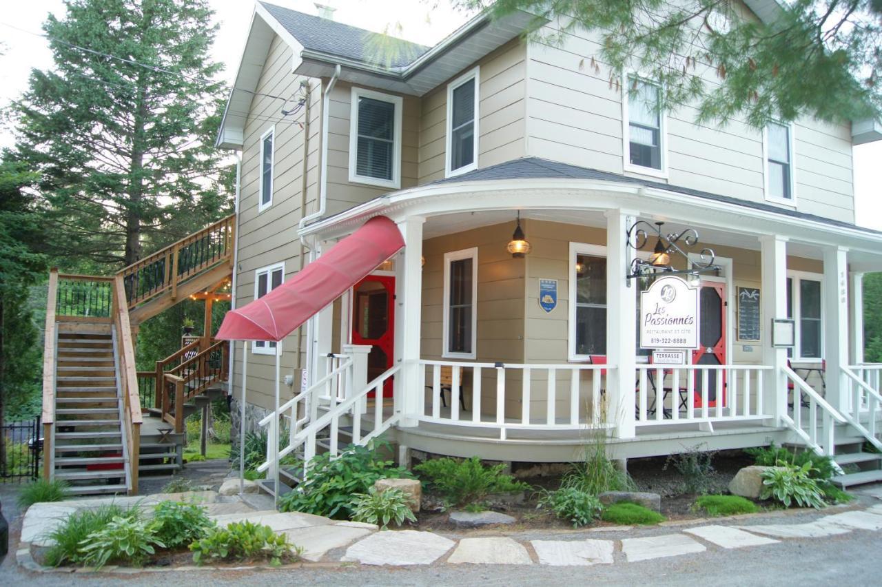 Restaurant Et Gite Les Passionnes Val-David Exterior photo