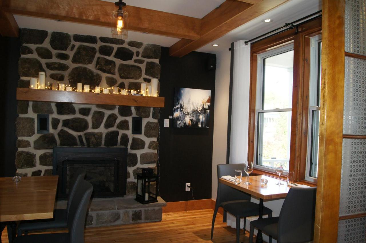 Restaurant Et Gite Les Passionnes Val-David Exterior photo
